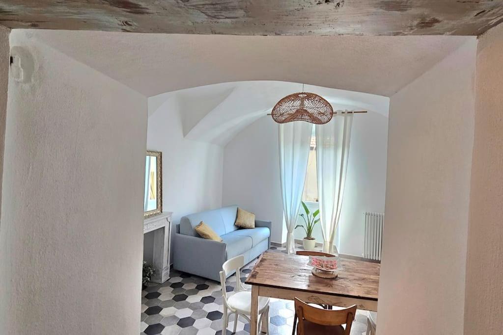 Car.Lo. Casa Vacanze Dolceacqua Extérieur photo