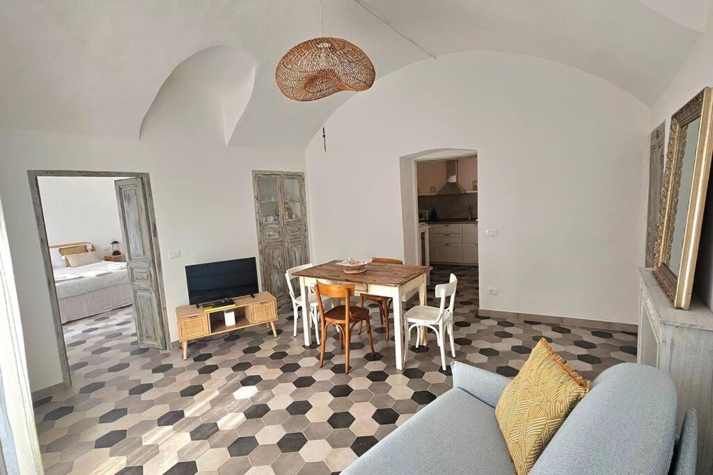 Car.Lo. Casa Vacanze Dolceacqua Extérieur photo